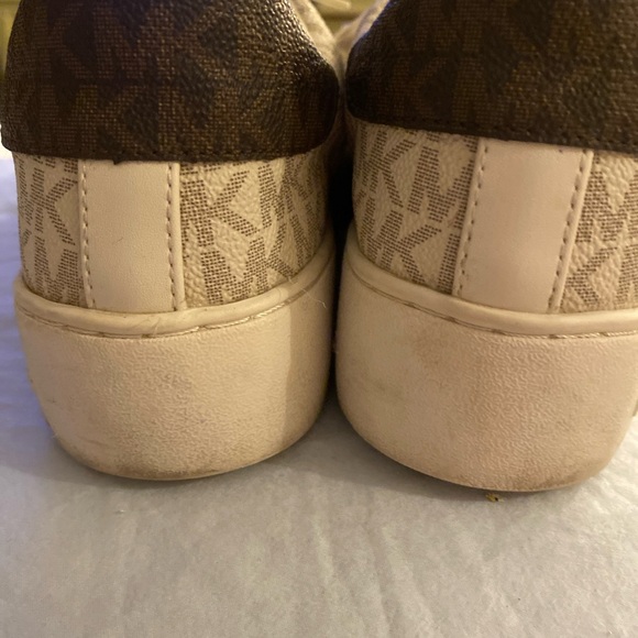 Michael Kors Cream and Gold Sneakers with logo print - Picture 3 of 9